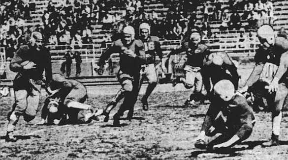 Wayne Blue gains 10 yards for "Yale" in 1939.