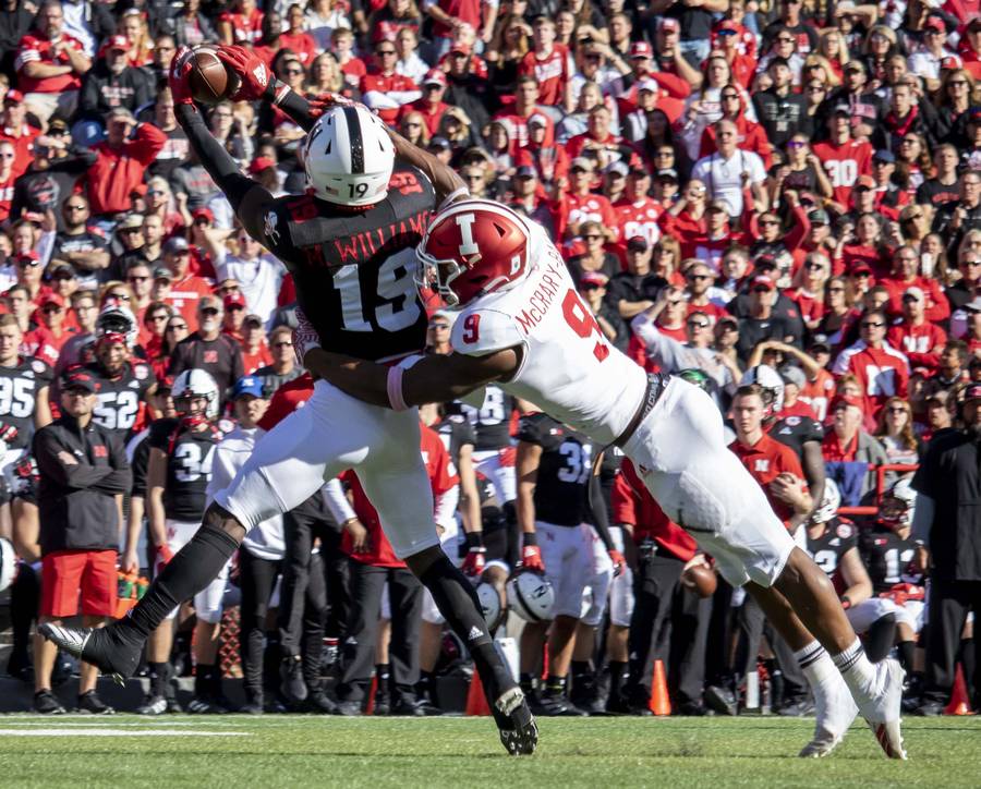Mike Williams makes a 34-yard catch