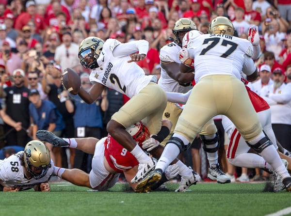 Ty Robinson sacks Shedeur Sanders