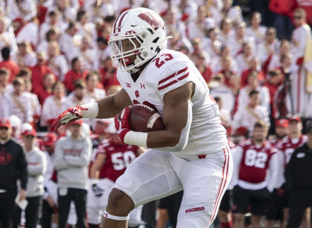 The Badgers' Jonathan Taylor carries the ball