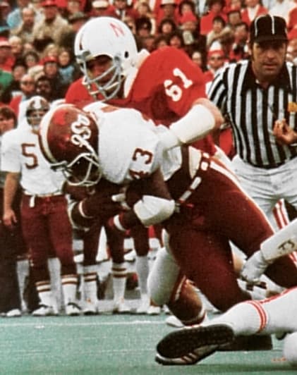 Clete Pillen tackles Terry Miller