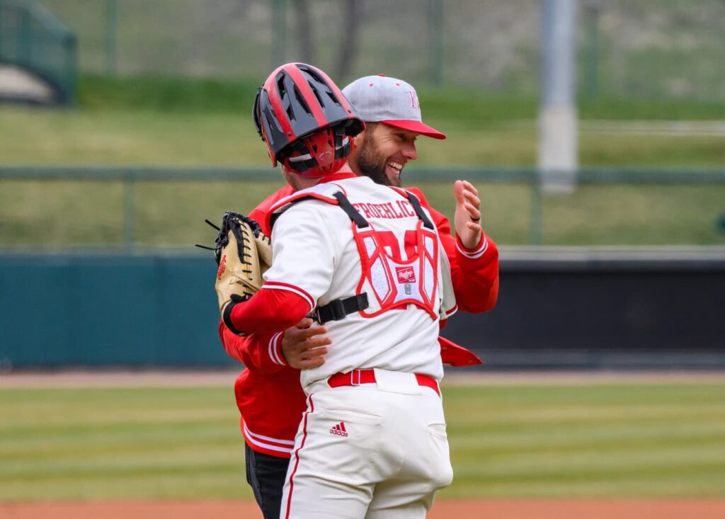 Alex Gordon hugs Kyle Froehlich.